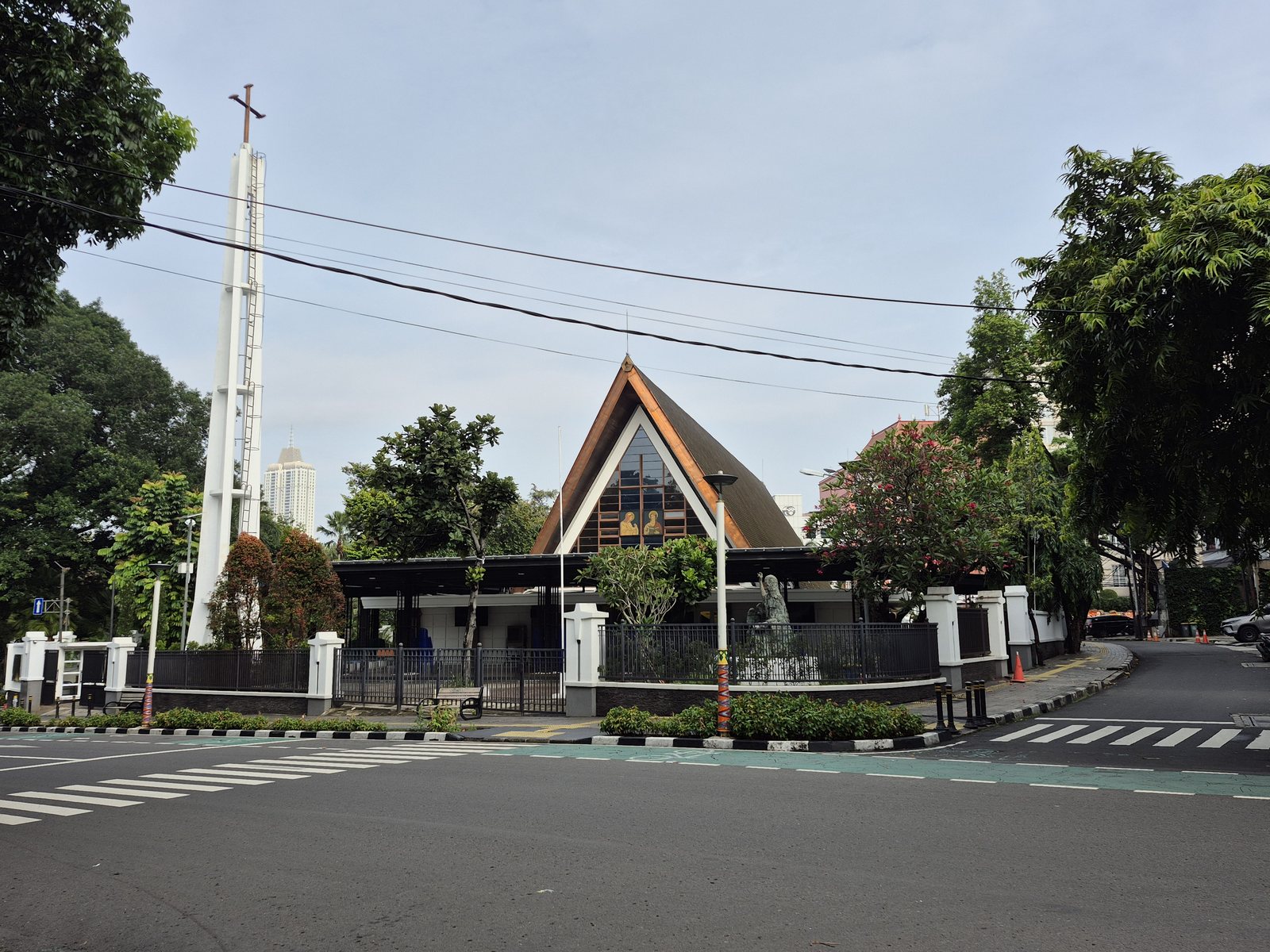 Foto gereja Santo Yohanes Penginjil pada masa kini